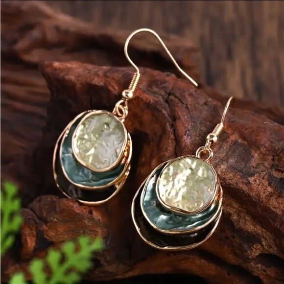 Silver Blue Layered Circle Pendant Necklace and Earring Set Women’s Jewelry - Picture 5 of 9